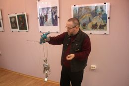 в выставочном зале Палехского художественного училища им. М. Горького