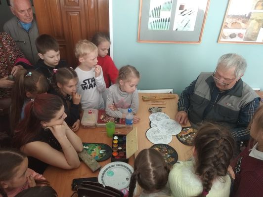 Палехское художественное училище им. М. Горького посетила группа учащихся начальных классов лицея № 6 г. Иваново